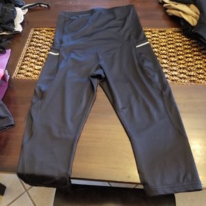 A:glow active maternity capri pants